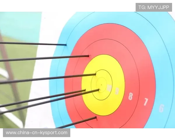 射箭比赛靶子被射爆裁判也傻眼 射箭比赛靶子被射爆裁判也傻眼